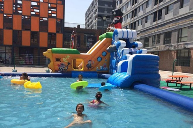 丛台水上游泳池